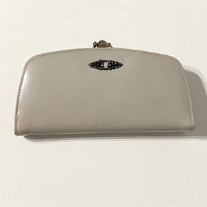 Unique Vintage Admiral Artisans Leather Women's Comparable Bifold Wallet